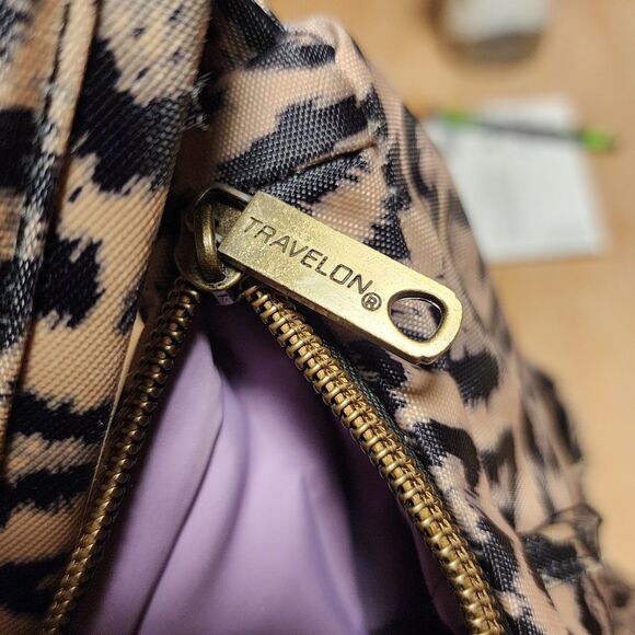 Travelon Animal Print Crossbody Bag - Picture 8 of 12